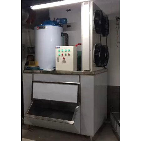 2吨不锈钢片冰机交付郑州某蔬菜配送中心