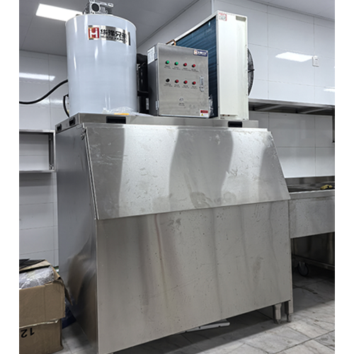 1吨片冰机交付重庆某卤肉加工厂